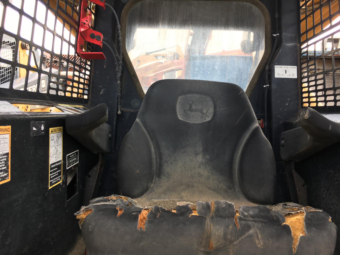 ./imagenes/INVOICE/2019/15720/MINICARGADOR JOHN DEERE 325 PARA PARTES (12).JPG